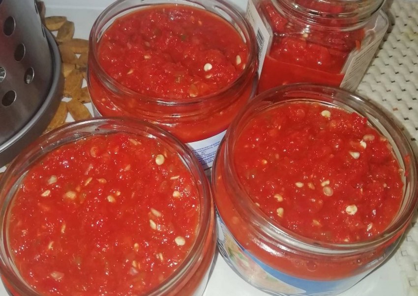 Острая сырая аджика
