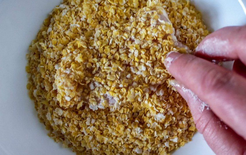 Куриные крылышки в кукурузных хлопьях