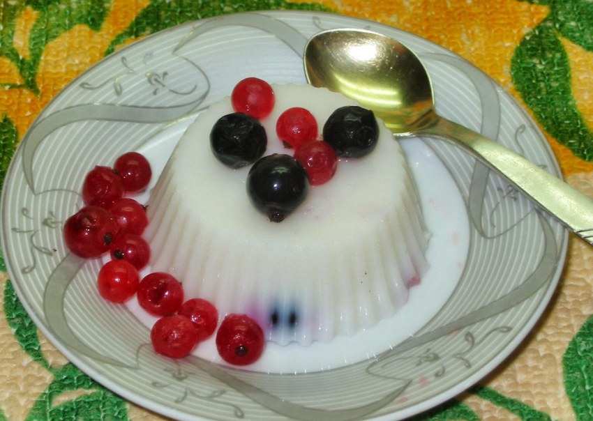 Бланманже из творога с персиками