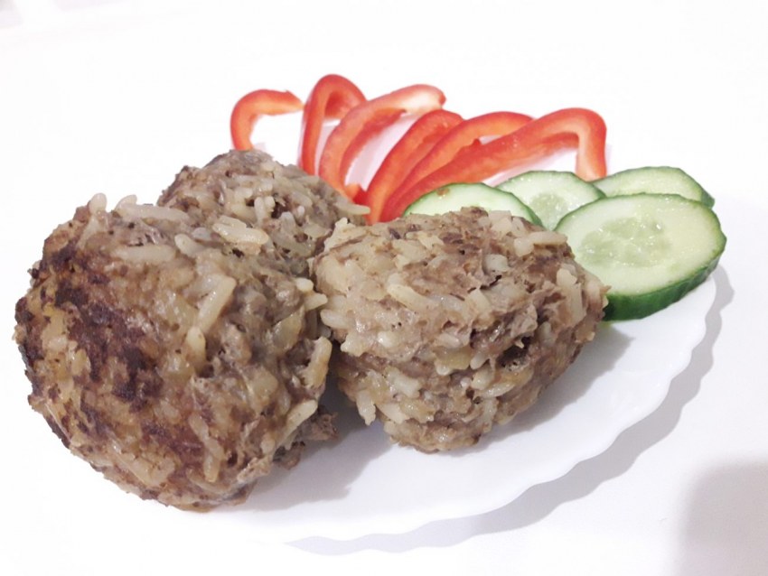 Ёжики из фарша с рисом из говядины