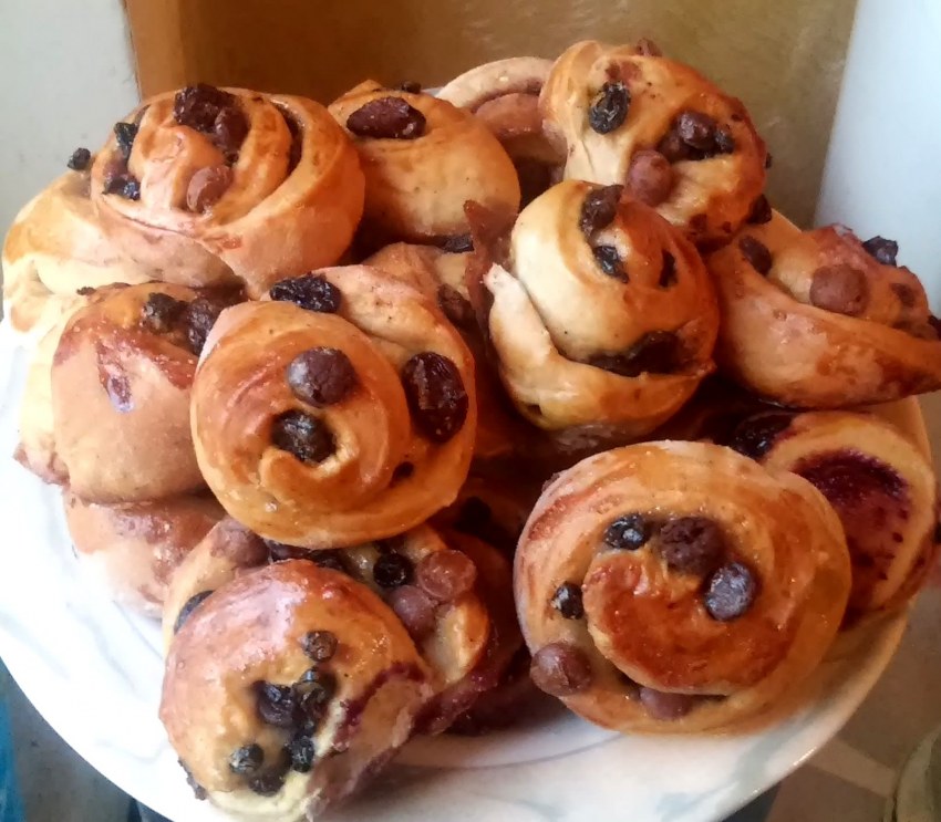 Булочки розочки с изюмом