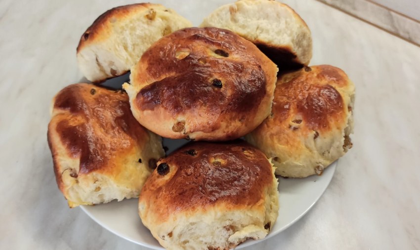 Домашние булочки с изюмом