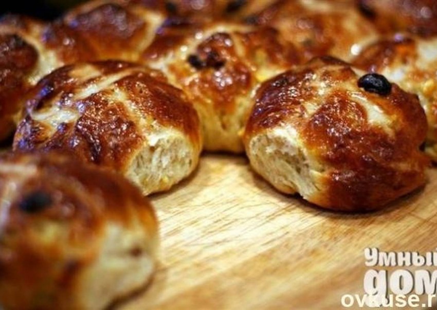 Постные булочки с изюмом