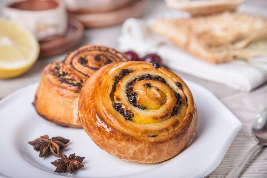 Слоеные улитки с изюмом