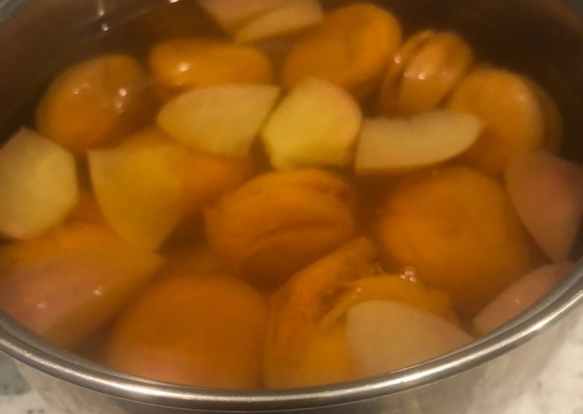 Компот из кураги кастрюля