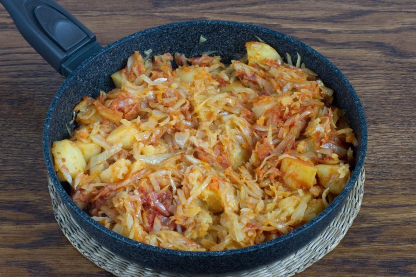 Белокочанная капуста тушеная