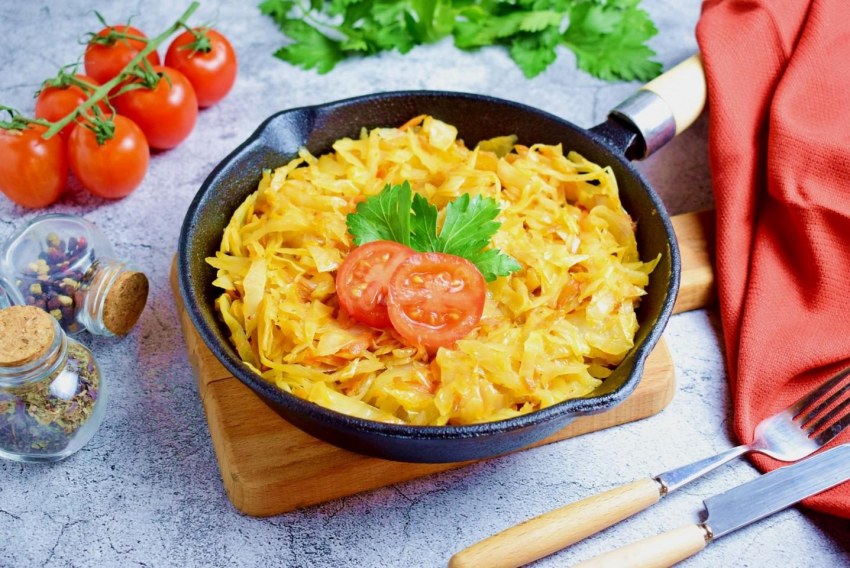 Капуста жареная с макаронами