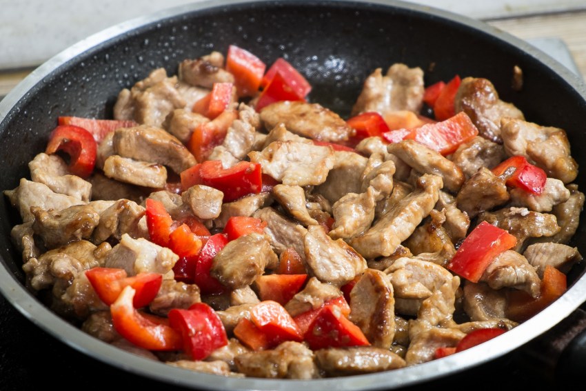 Тушёная капуста с сосисками