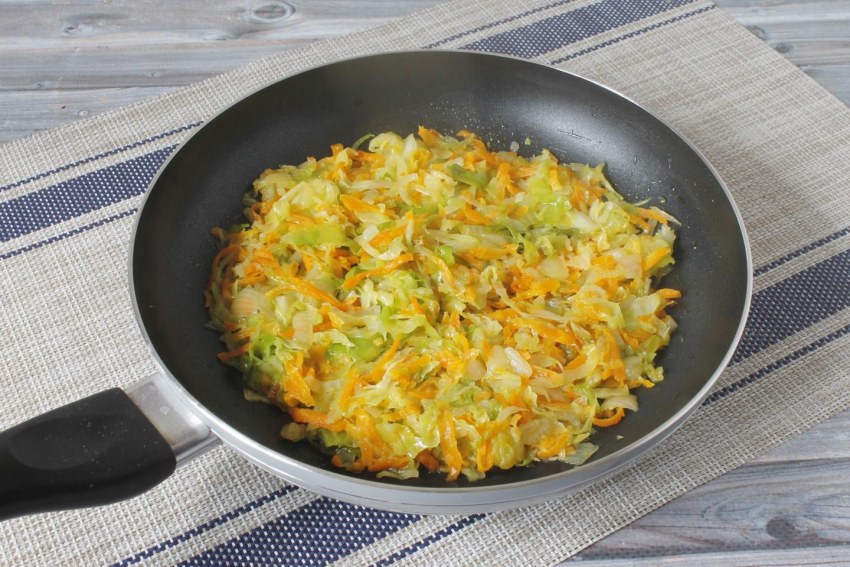 Тушеная капуста с куриным филе