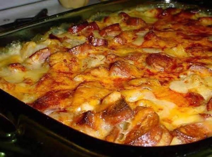 Картофельная запеканка с сосисками и сыром