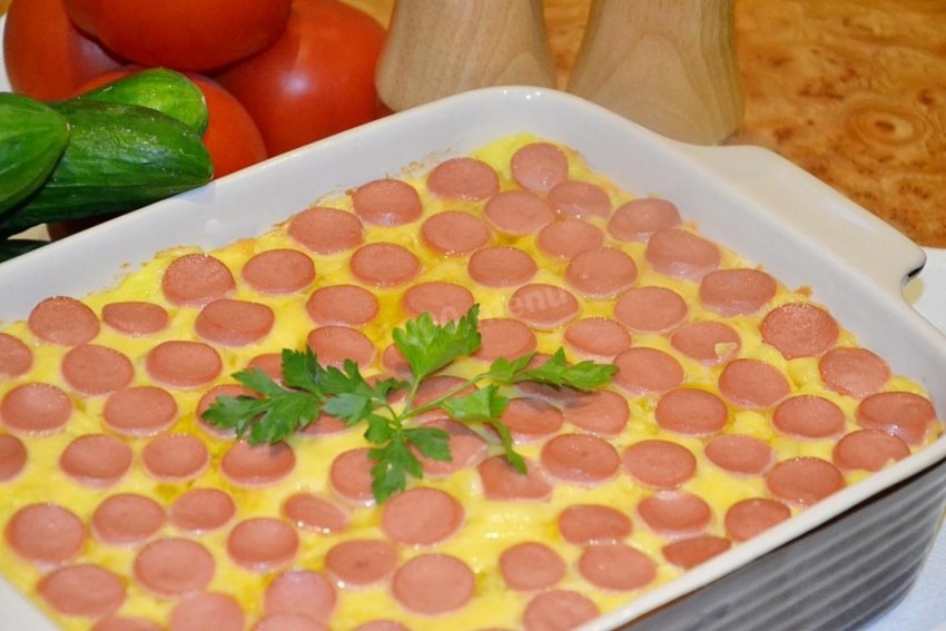 Картофельная запеканка с сосисками