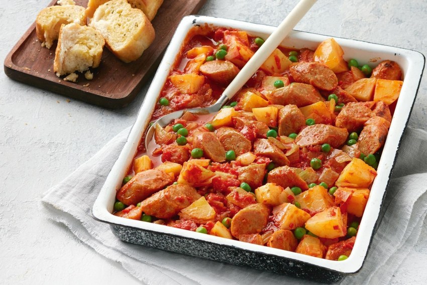 Картофельная запеканка с сосисками и сыром