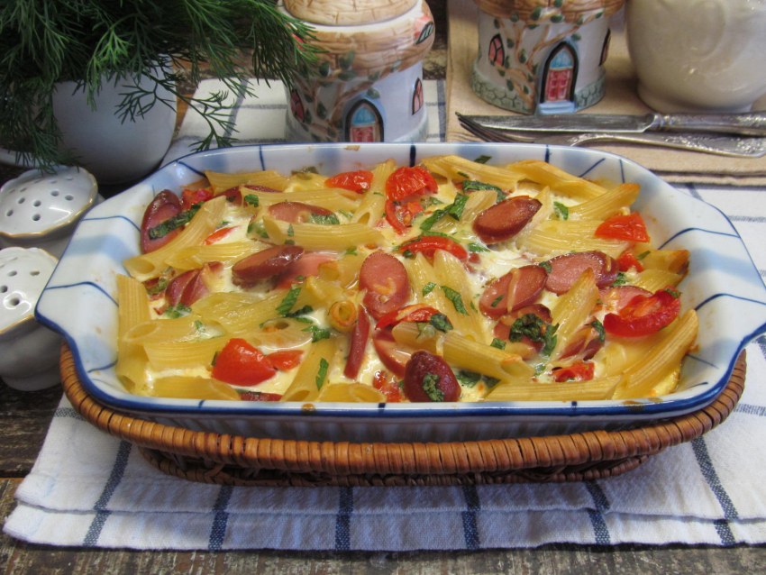 Картофельная запеканка с сосисками и сыром