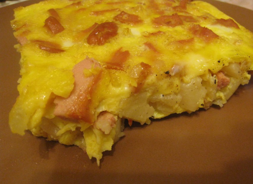 Картофельная запеканка с сосисками и сыром