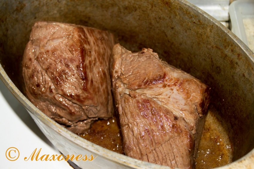 Мясо тушеное порционными кусками
