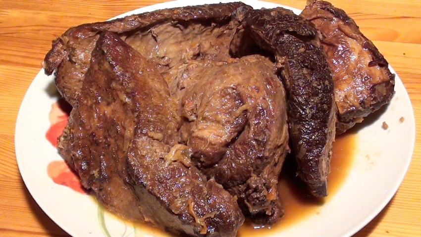 Мясо тушеное крупным куском
