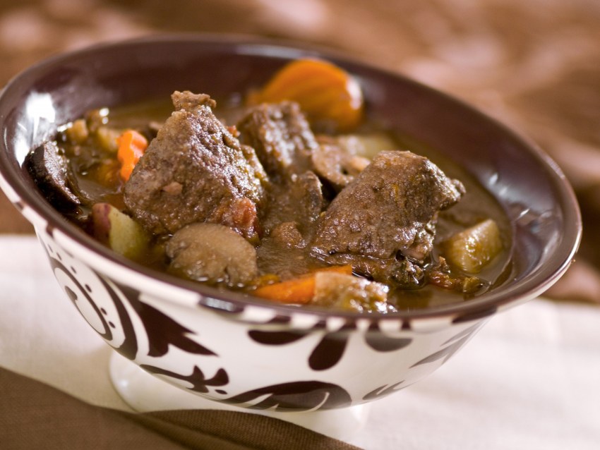 Мясо в муке и тушеное