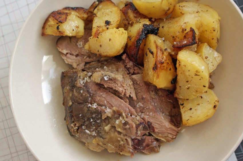 Мясо тушеное порционными кусками
