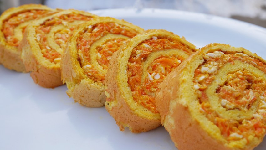 Омлетный рулет закусочный