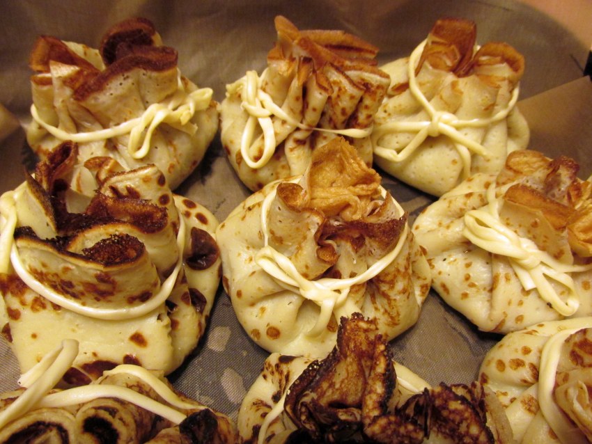 Блинные мешочки с курицей