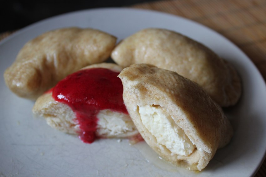 Пельмени с клубникой