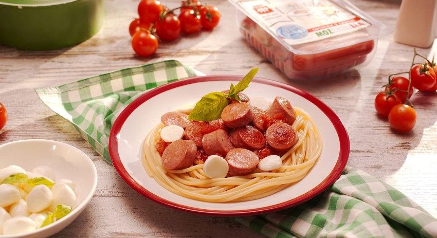 Вкусный завтрак с сосисками