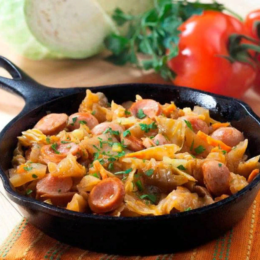 Солянка с сосисками и капустой