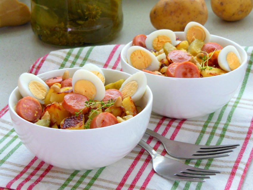 Салат с сосисками