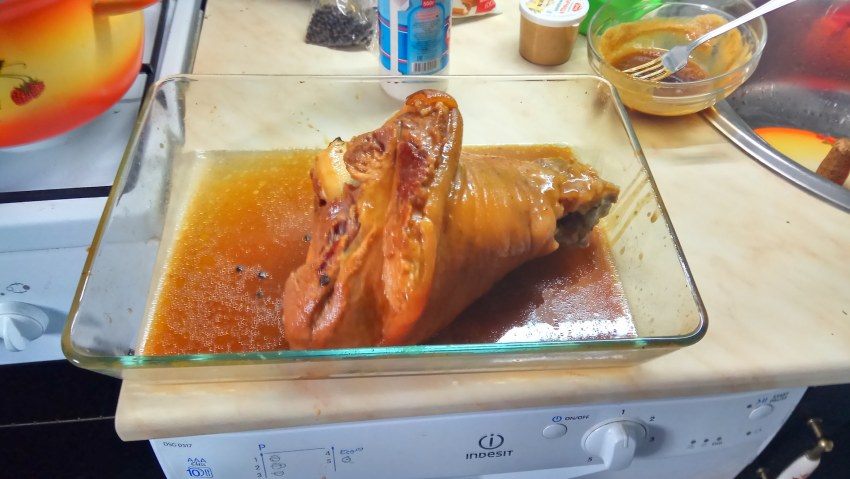 Рулька в медовой глазури