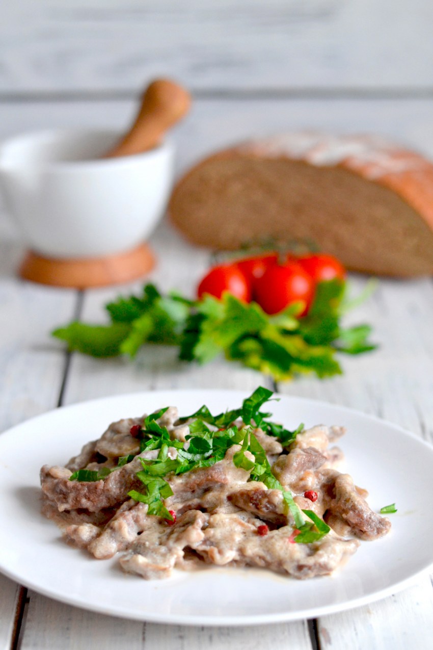 Курица по строгановски