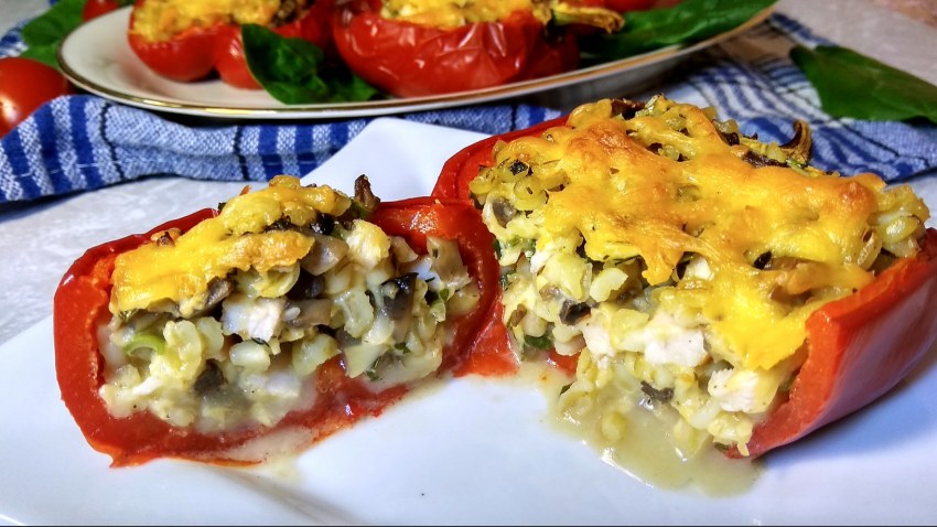 Перец, фаршированный булгуром с курицей