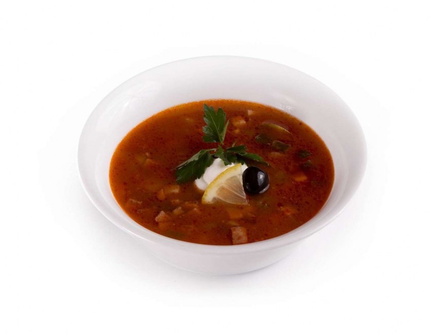 Солянка с копченой колбасой