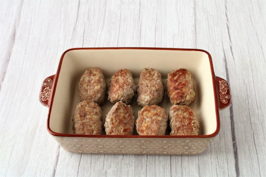 Куриные сердечки в сметанном соусе на сковороде