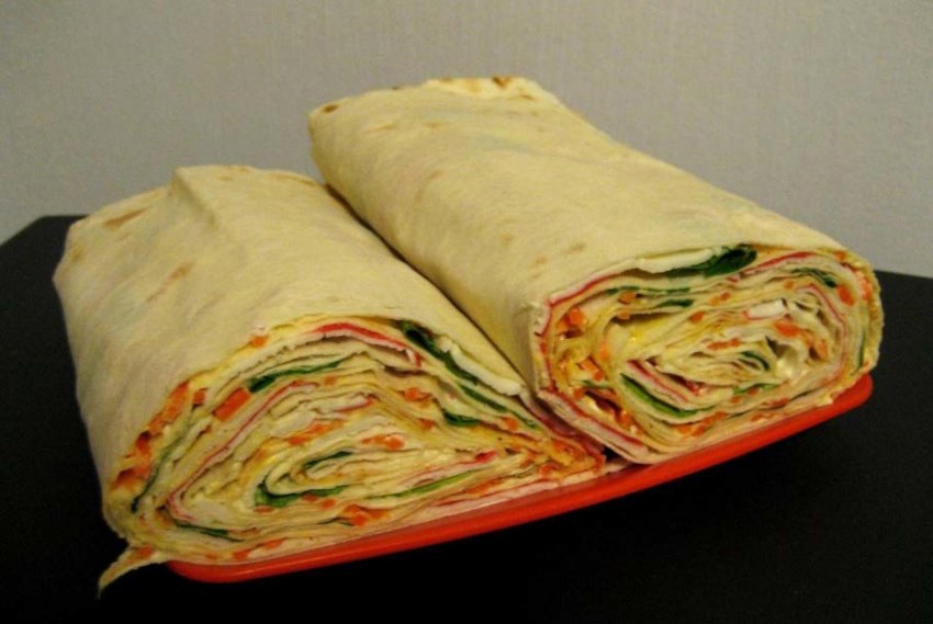 Закуска из лаваша с корейской морковью и сыром