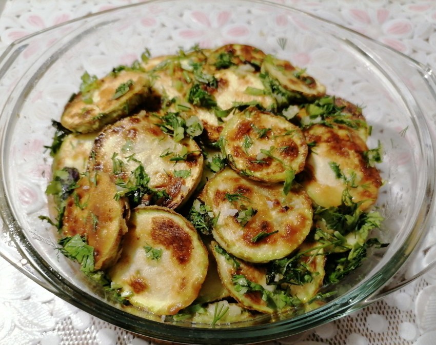 Маринованные молодые кабачки