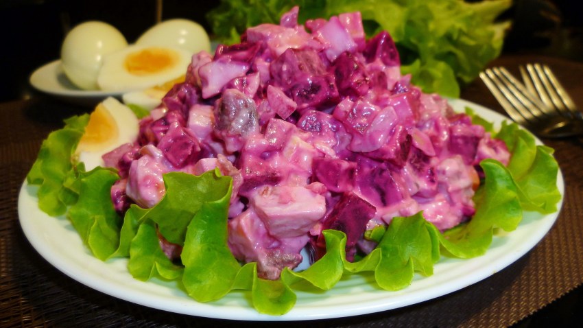 Салат с селедкой и свеклой