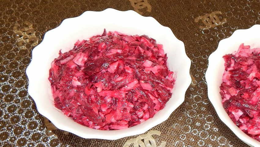 Салат розовый со свеклой