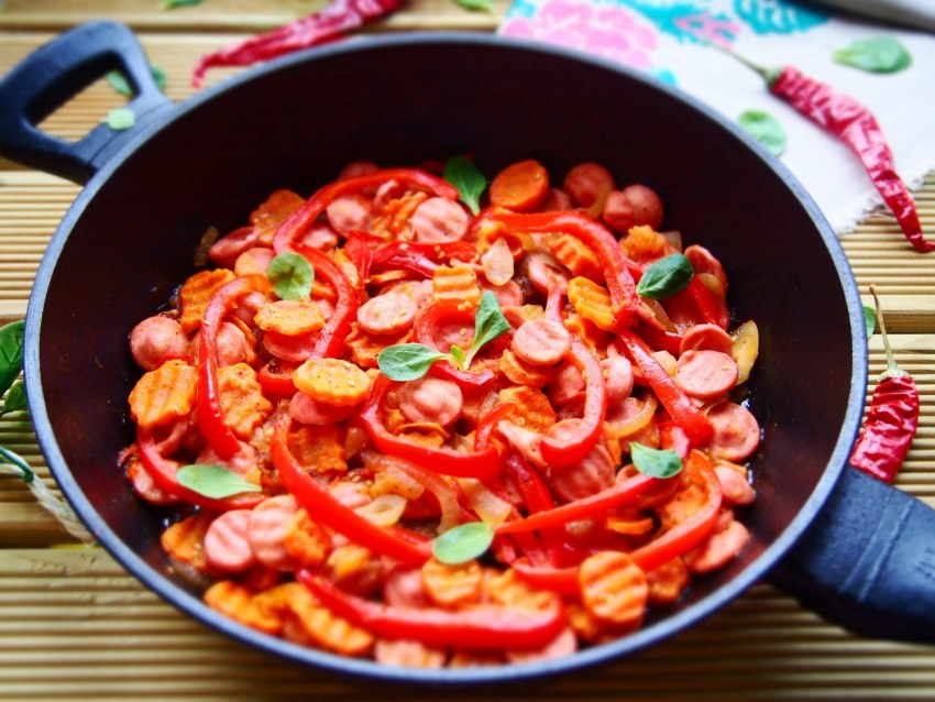 Фасоль с колбасками