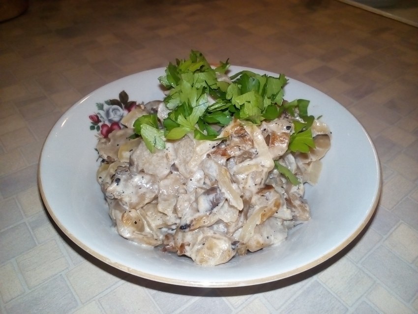 Курица с вешенками