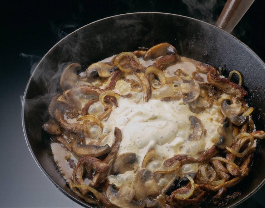 Курица с вешенками в сметане