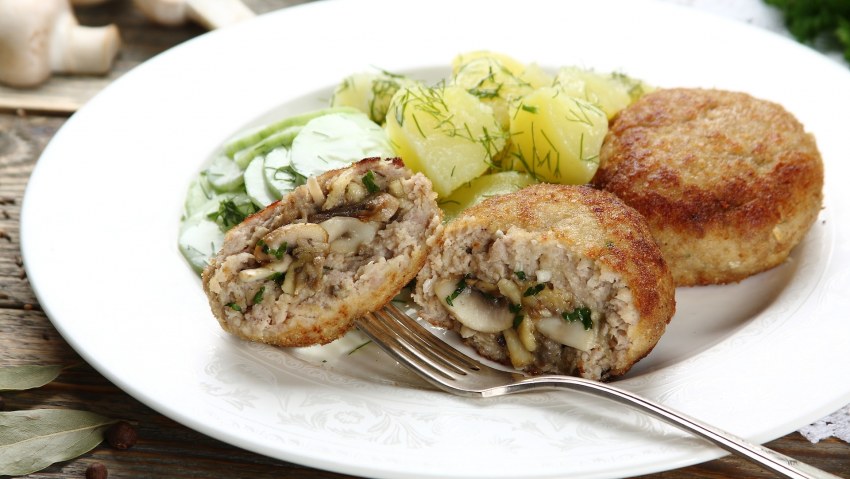 Биточки куриные фаршированные шампиньонами