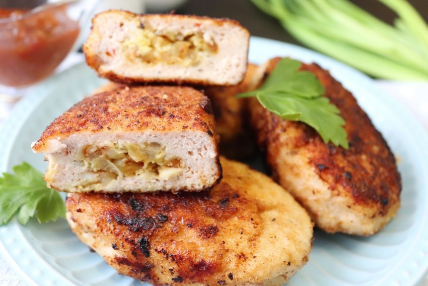 Зразы с яйцом и луком