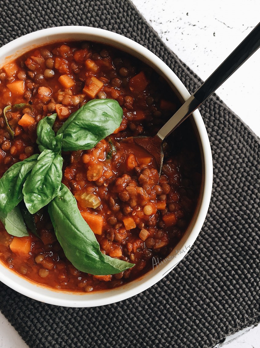 Зеленая чечевица с овощами