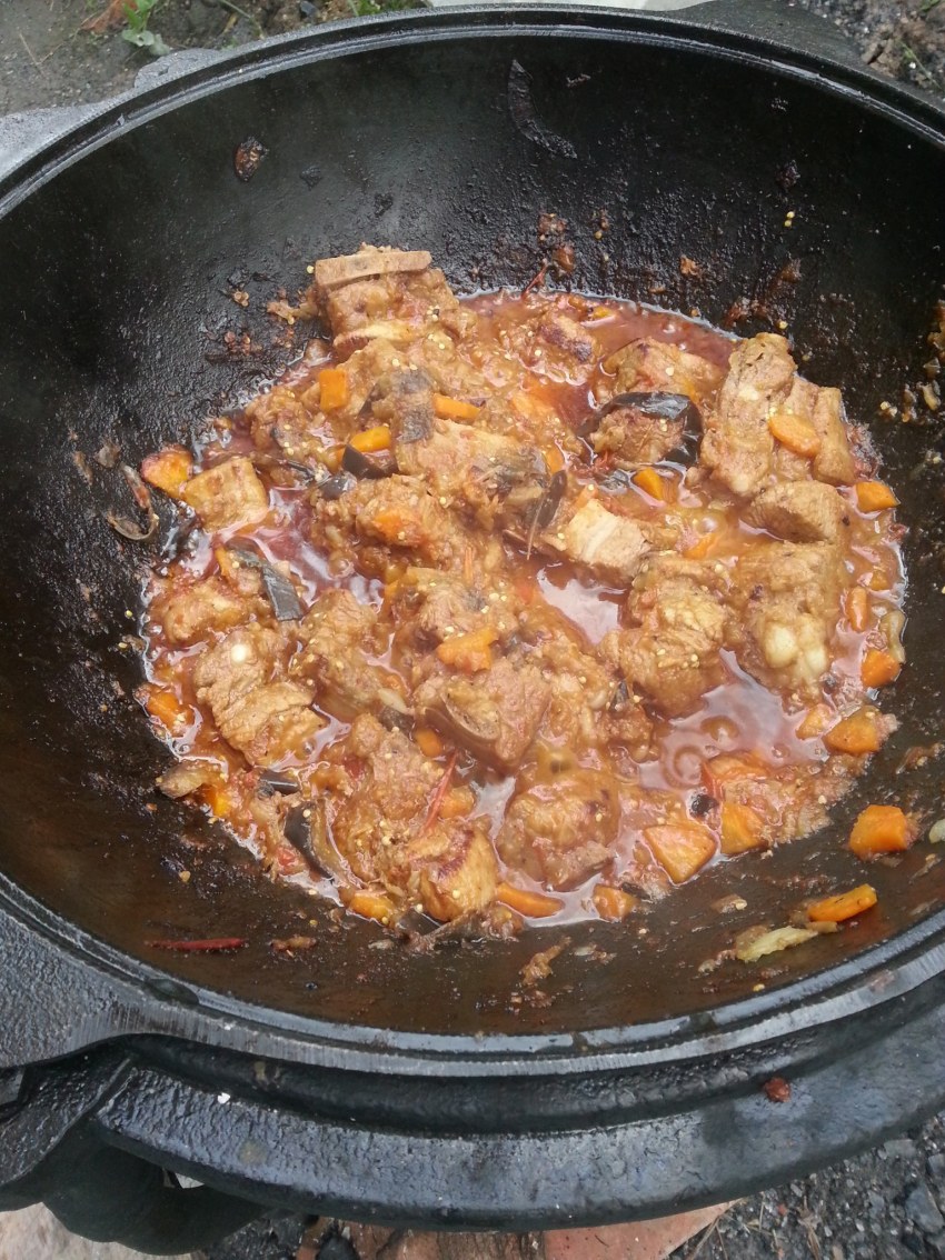 Свиные рёбрышки с картошкой тушеные