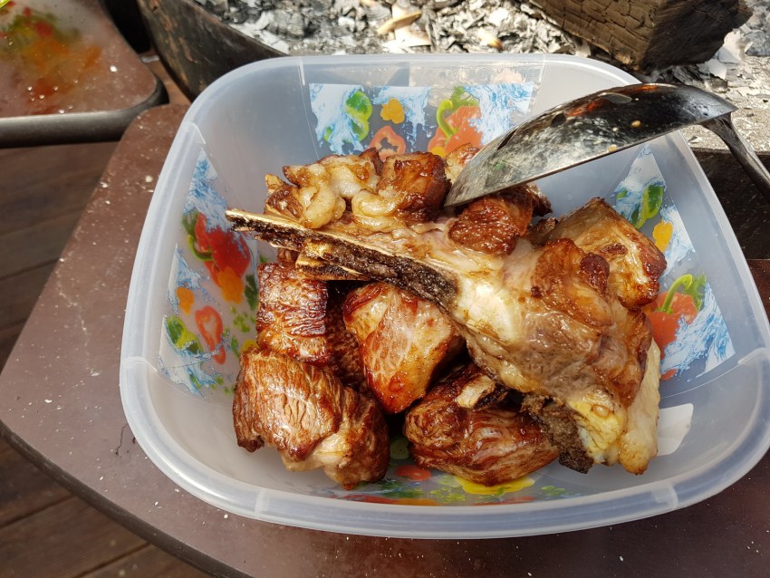 Свиные рёбрышки с картошкой тушеные