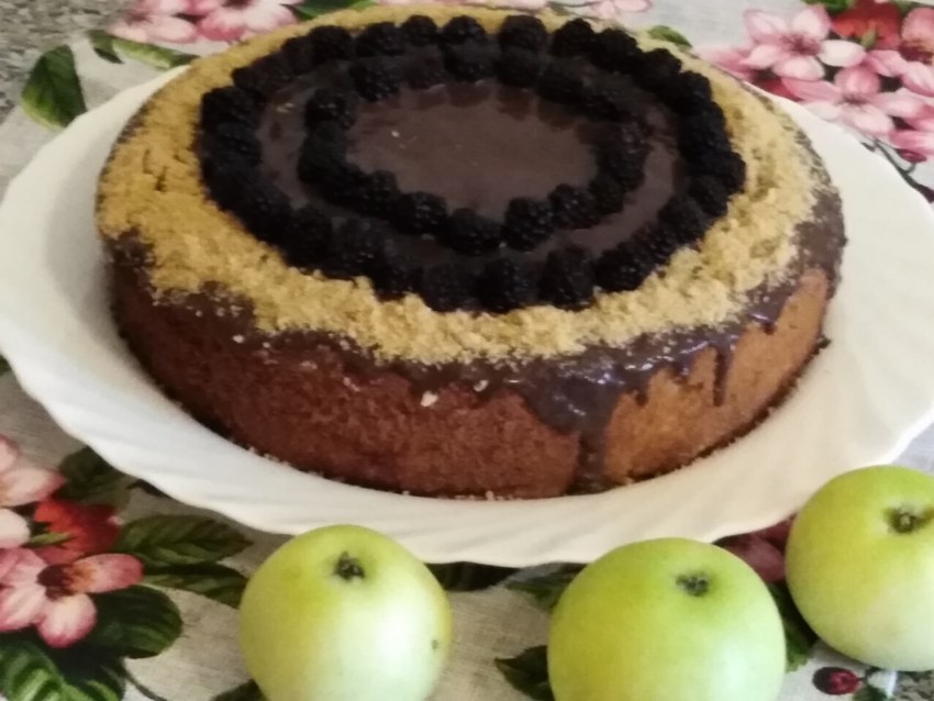 Яблочный спас пирог