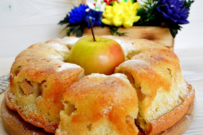 Шарлотка с яблоками Юлии Высоцкой