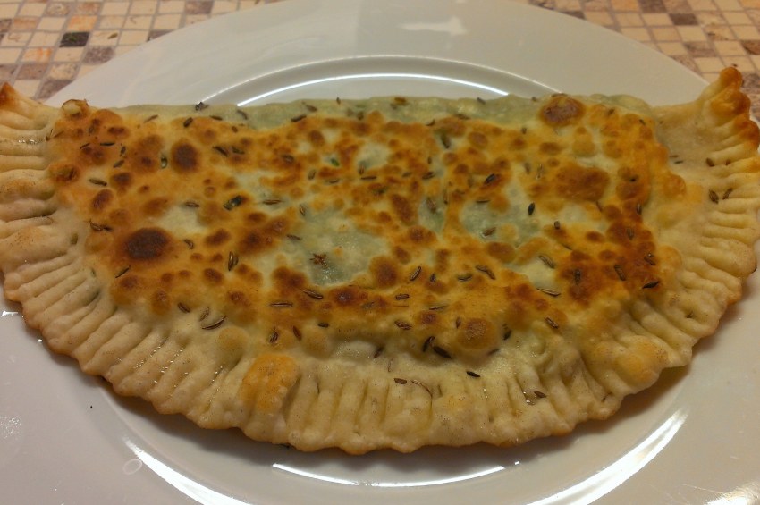 Кутабы с зеленью и сыром сулугуни