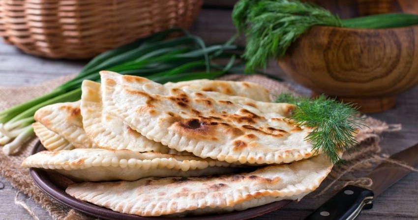 Азербайджанские кутабы с зеленью