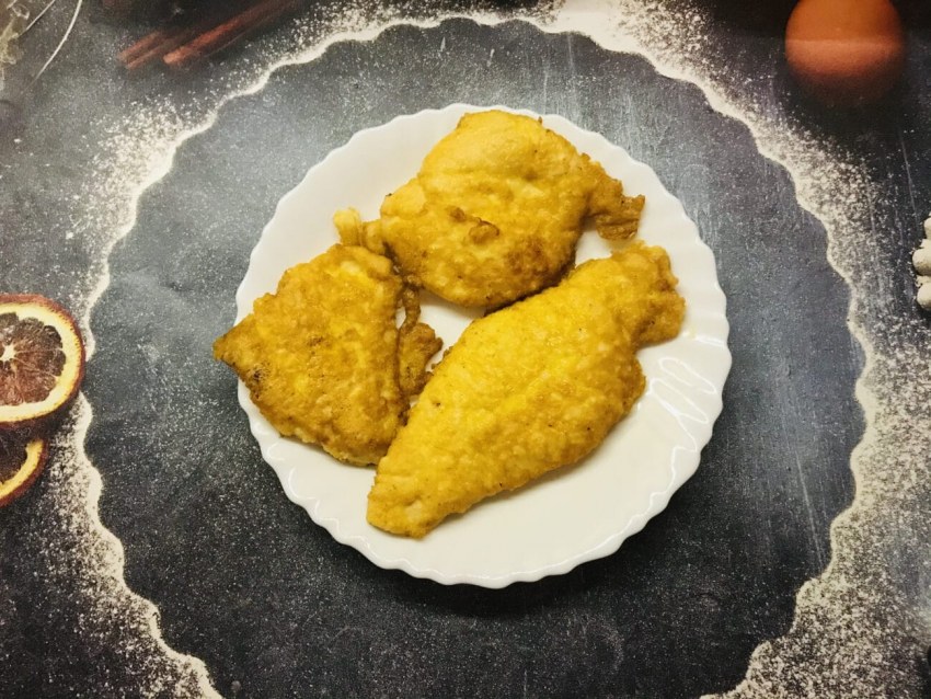 Куриная отбивная в кляре с сыром